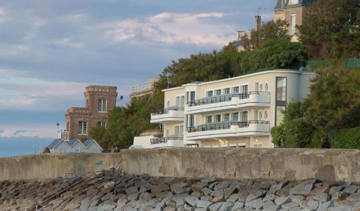 Le Paquebot Hotell Villerville Exteriör bild